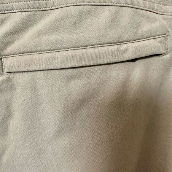 Under Armour khaki performance cropped pants - Picture 10 of 10